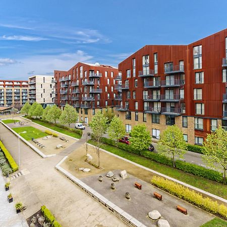 Stylish Surrey Quays Apartment - 10 Mins From Station Londyn Zewnętrze zdjęcie